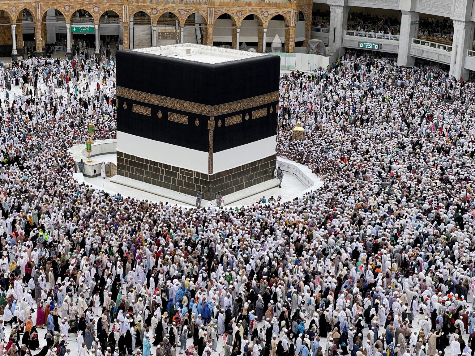 Saudi king to host 1,000 Pilgrims from the Families of Martyrs and the ...